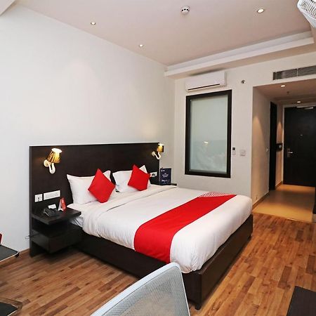 Capital O 19296 Joy Inn & Suites Bhiwadi Buitenkant foto