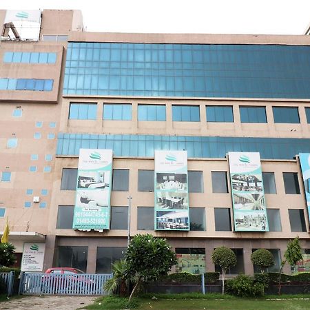 Capital O 19296 Joy Inn & Suites Bhiwadi Buitenkant foto