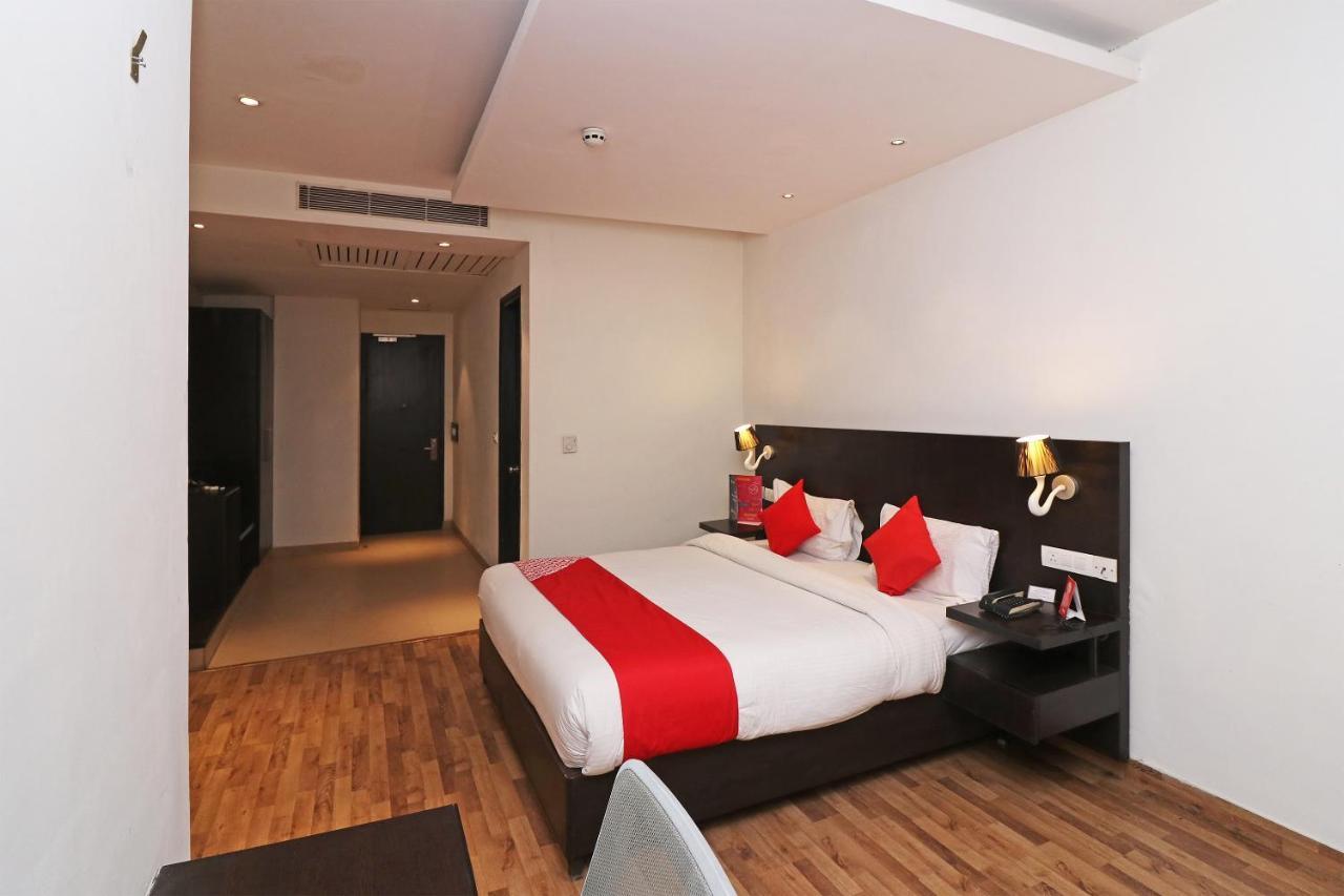 Capital O 19296 Joy Inn & Suites Bhiwadi Buitenkant foto