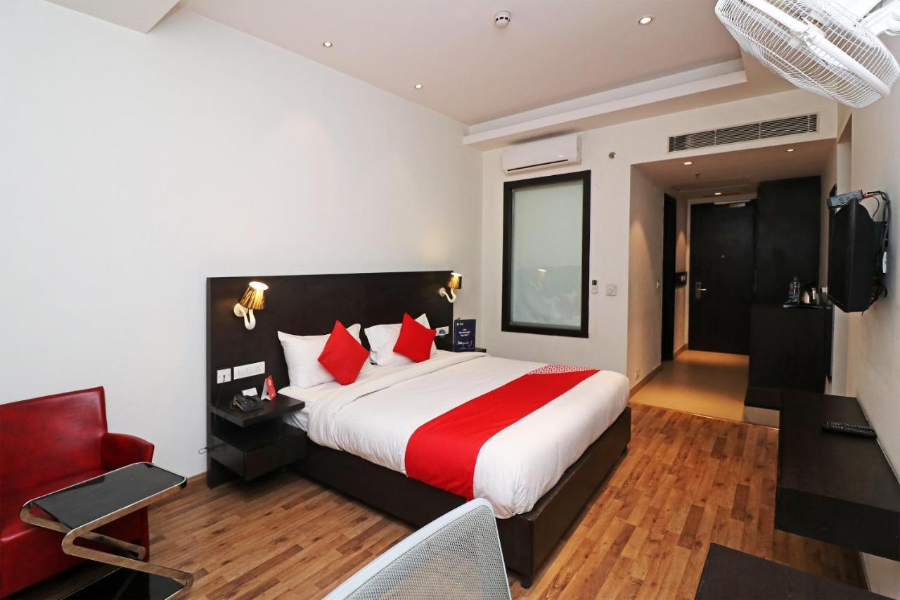 Capital O 19296 Joy Inn & Suites Bhiwadi Buitenkant foto