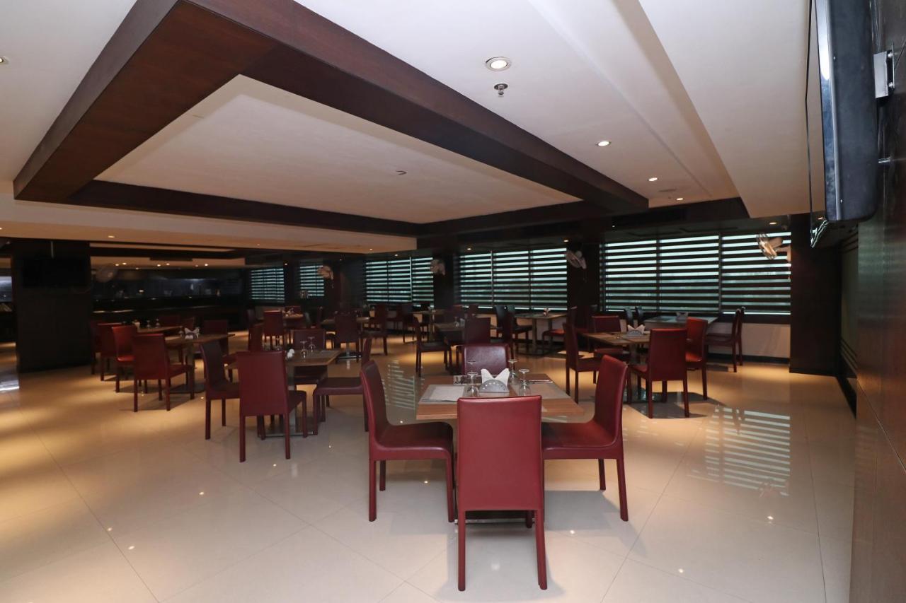Capital O 19296 Joy Inn & Suites Bhiwadi Buitenkant foto