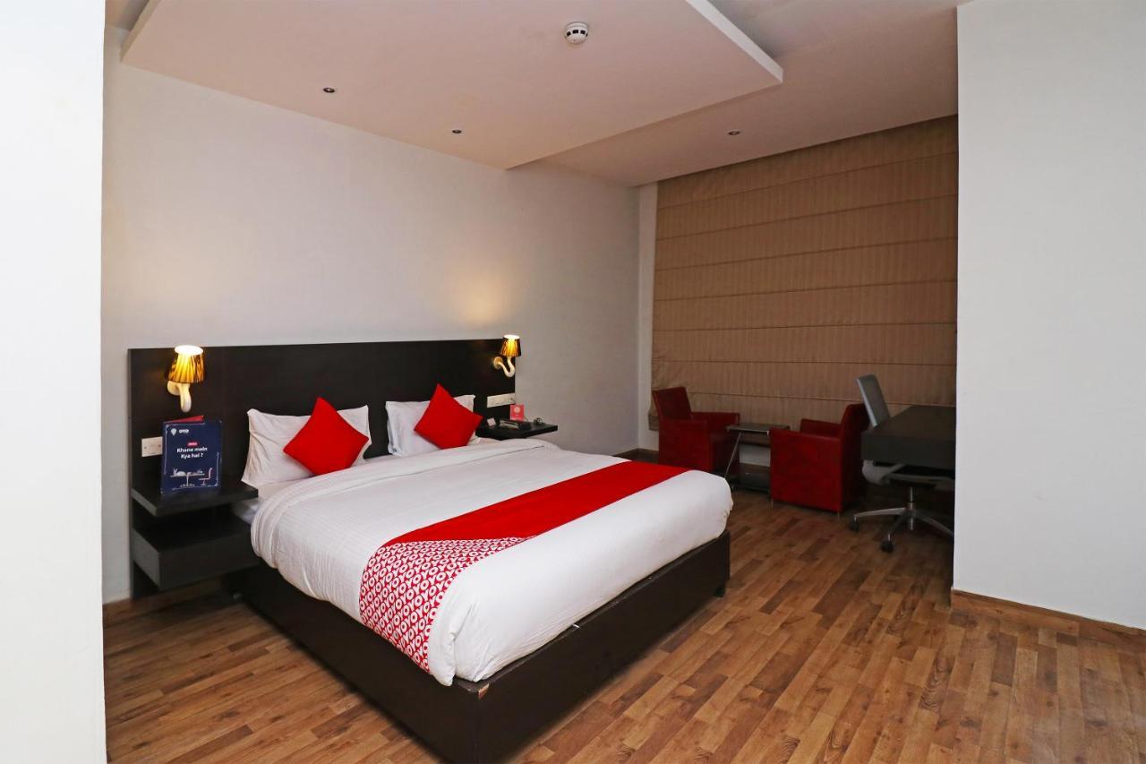 Capital O 19296 Joy Inn & Suites Bhiwadi Buitenkant foto