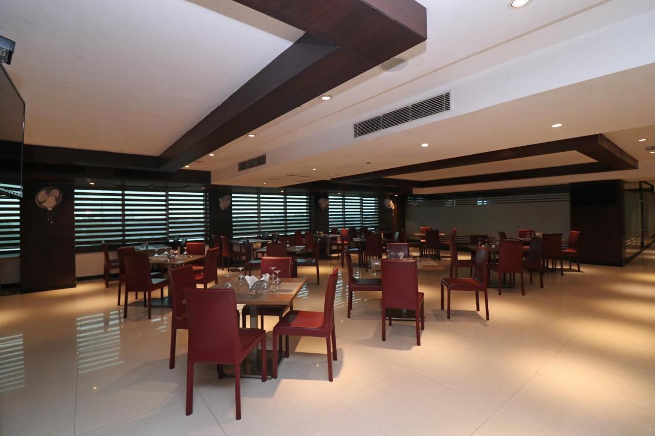 Capital O 19296 Joy Inn & Suites Bhiwadi Buitenkant foto