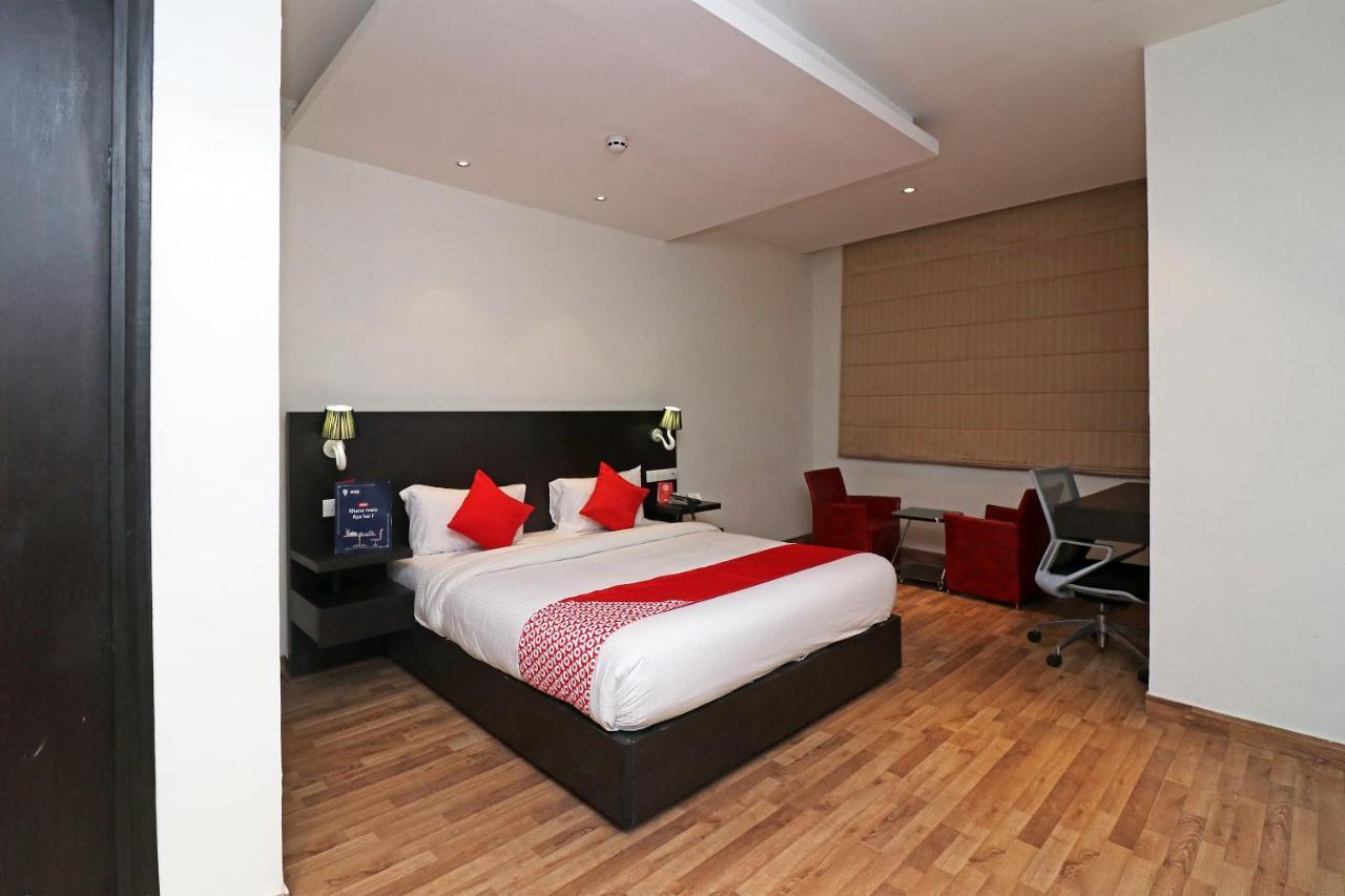 Capital O 19296 Joy Inn & Suites Bhiwadi Buitenkant foto