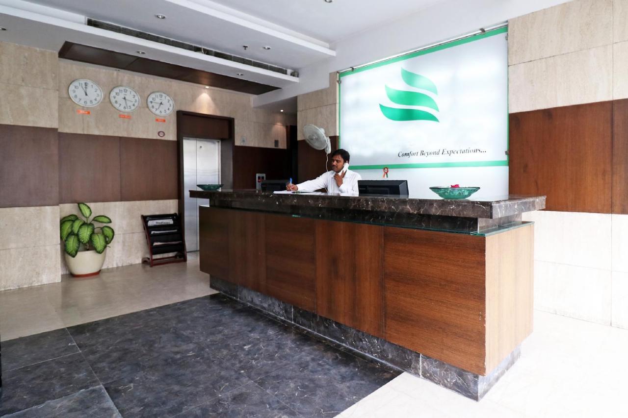 Capital O 19296 Joy Inn & Suites Bhiwadi Buitenkant foto