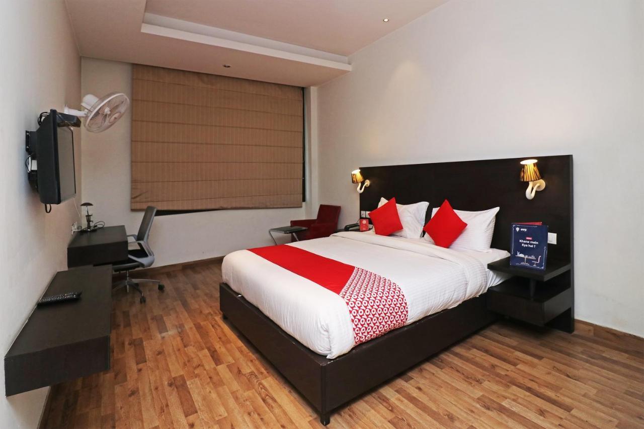 Capital O 19296 Joy Inn & Suites Bhiwadi Buitenkant foto