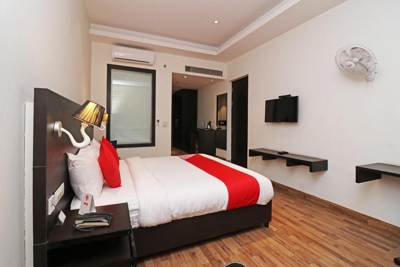 Capital O 19296 Joy Inn & Suites Bhiwadi Buitenkant foto