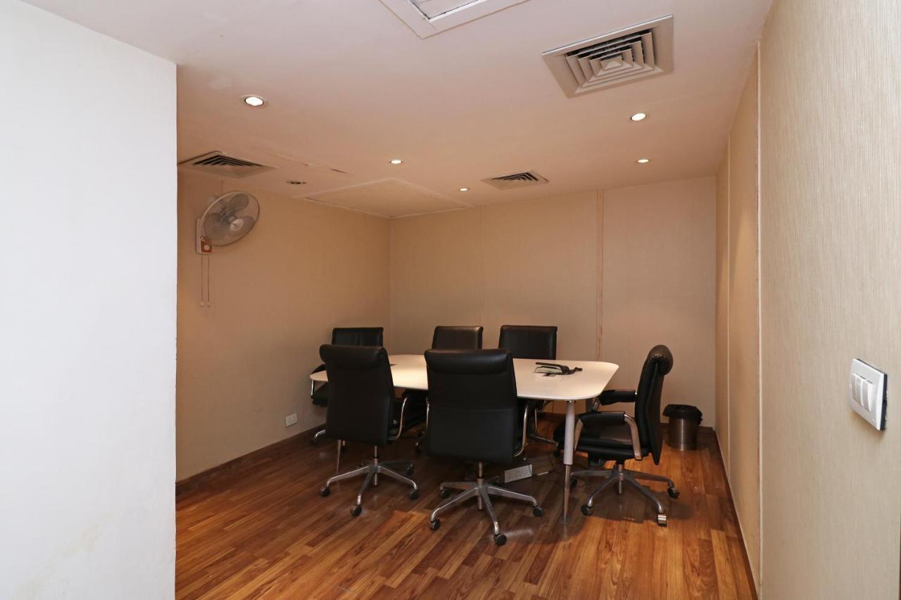 Capital O 19296 Joy Inn & Suites Bhiwadi Buitenkant foto