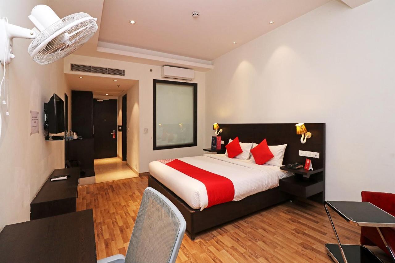 Capital O 19296 Joy Inn & Suites Bhiwadi Buitenkant foto