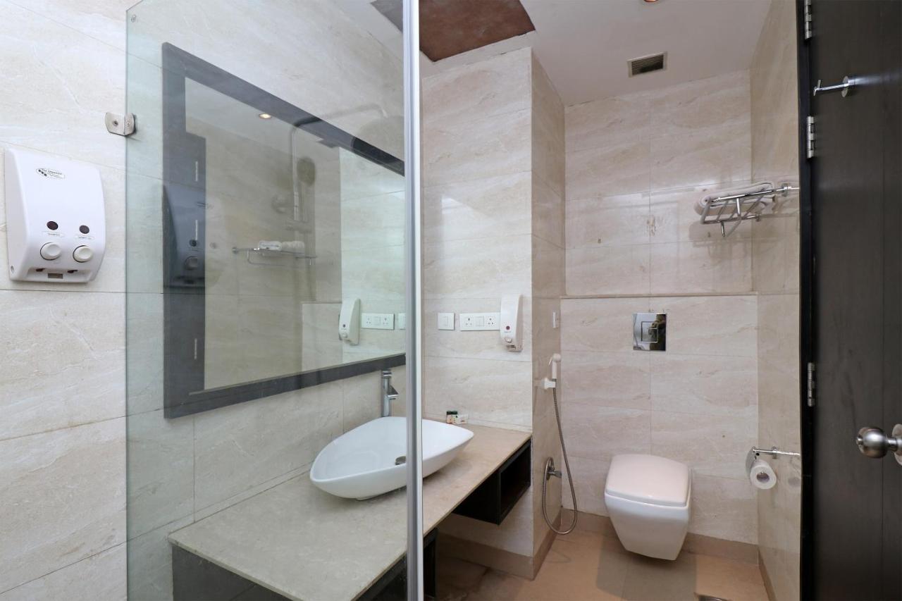 Capital O 19296 Joy Inn & Suites Bhiwadi Buitenkant foto