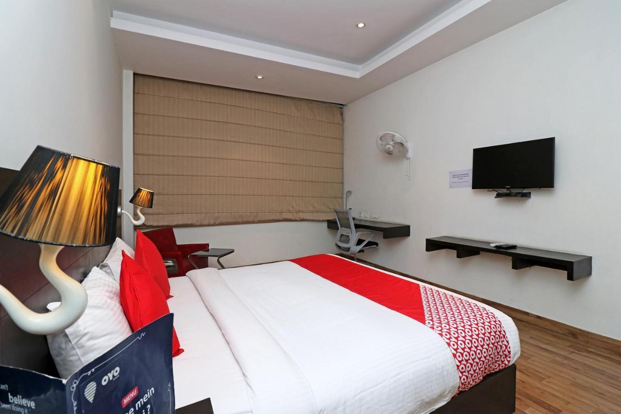 Capital O 19296 Joy Inn & Suites Bhiwadi Buitenkant foto