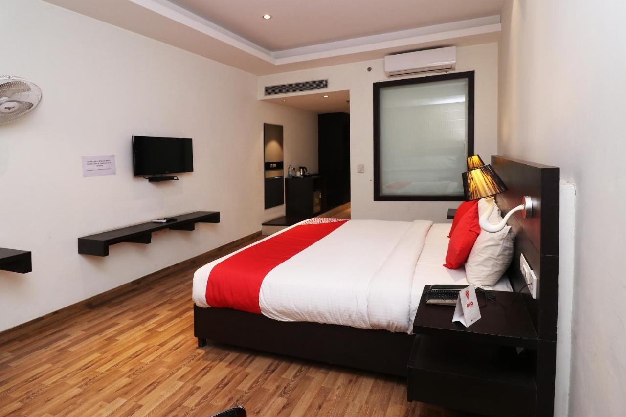 Capital O 19296 Joy Inn & Suites Bhiwadi Buitenkant foto